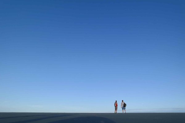 Comment composer une trousse de maquillage minimaliste pour un sac à main compact ?